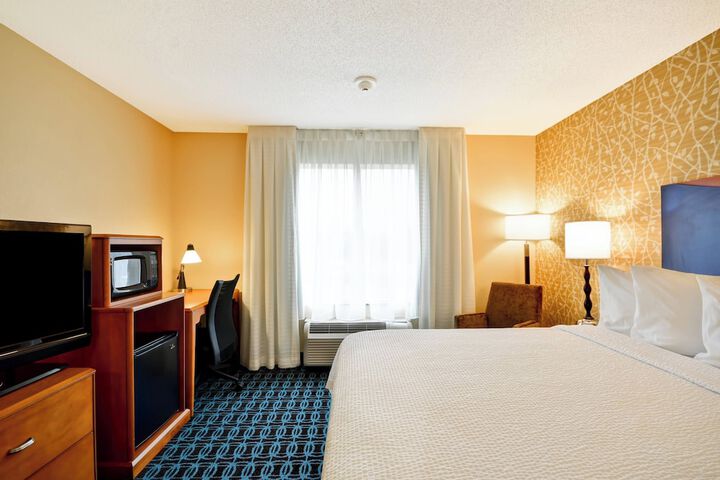 Fairfield Inn & Suites by Marriott Tampa Fairgrounds / Casino