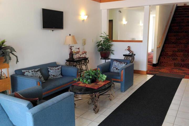 Budget Host Caribou Inn
