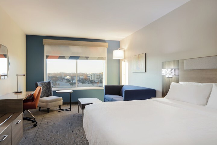 Holiday Inn Express & Suites Alexandria by IHG
