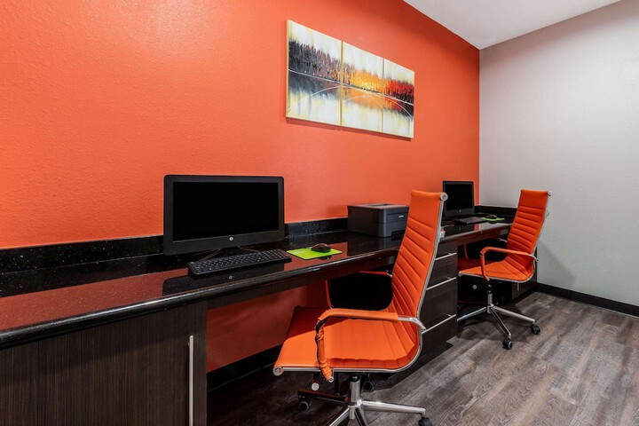 Business Center 40 of 40