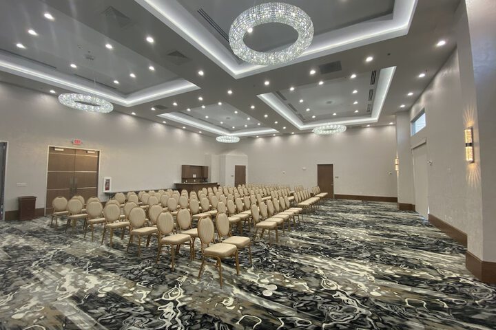 Ballroom/Hall 34 of 58