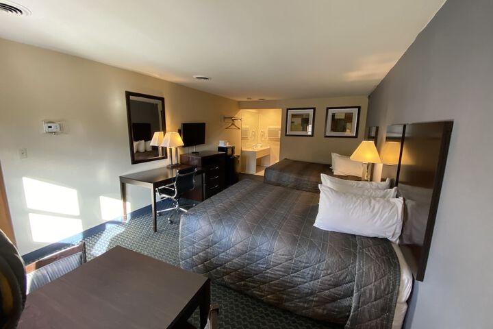 Room 33 of 40