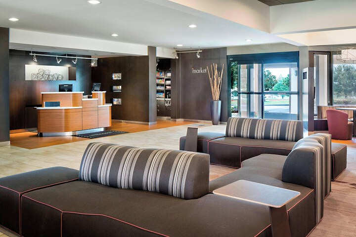 Courtyard by Marriott Dallas Arlington / Entertainment Dist
