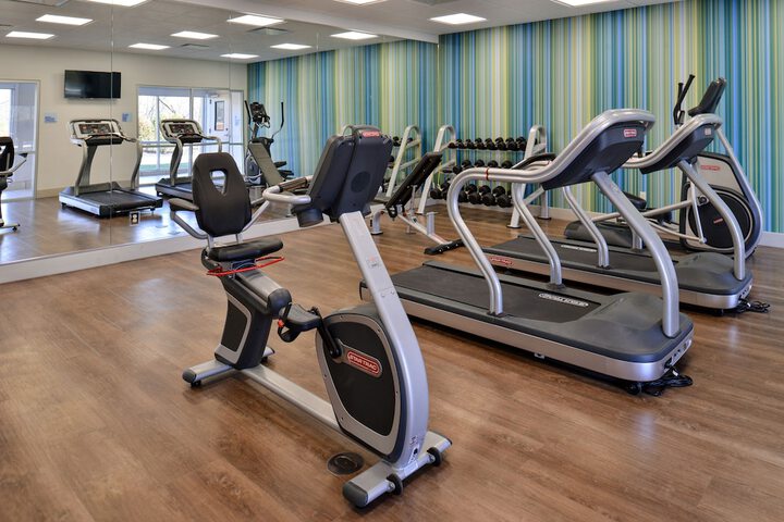 Holiday Inn Express & Suites Farmington Hills - Detroit by IHG