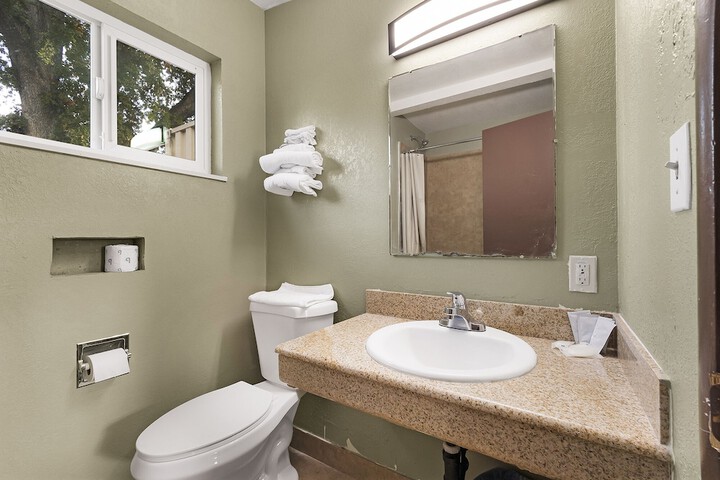 Room 8 of 27