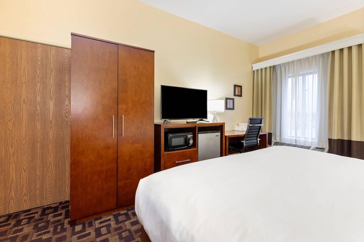 Comfort Inn & Suites North Aurora - Naperville