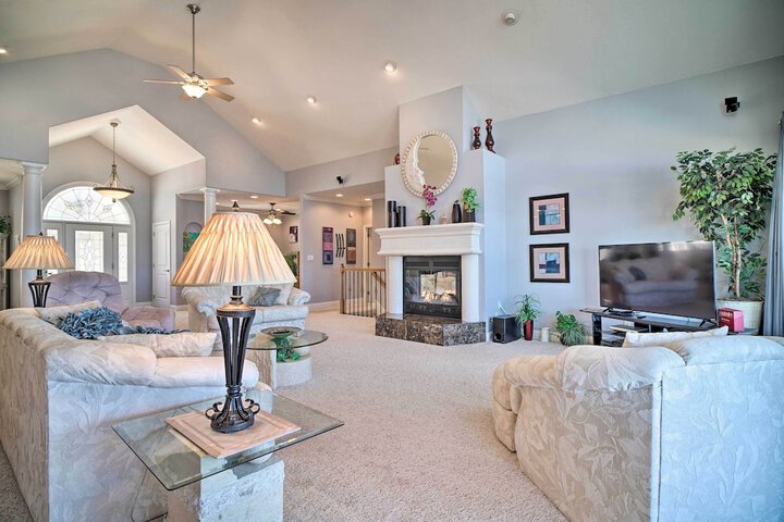 Spacious Baneberry Home w / Lake Douglas Views!