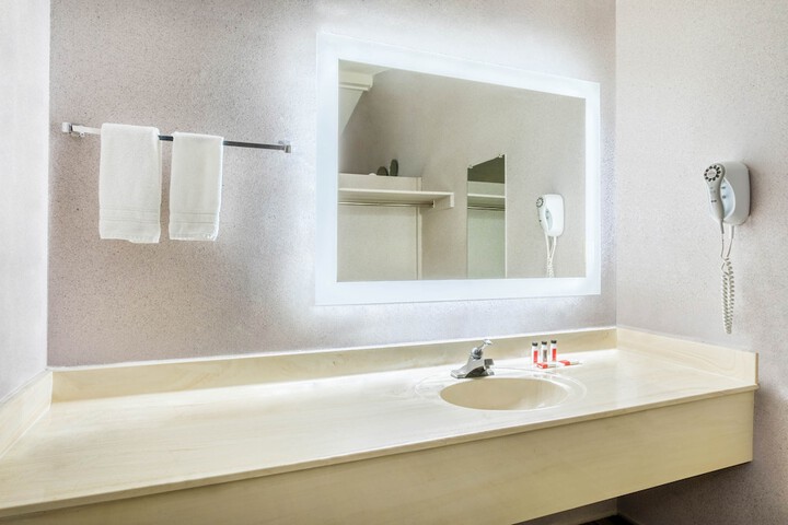 Room 16 of 24
