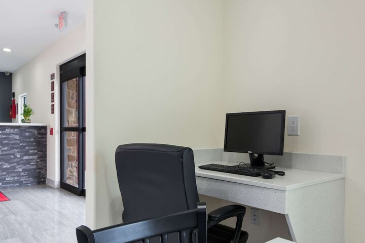 Business Center 26 of 26