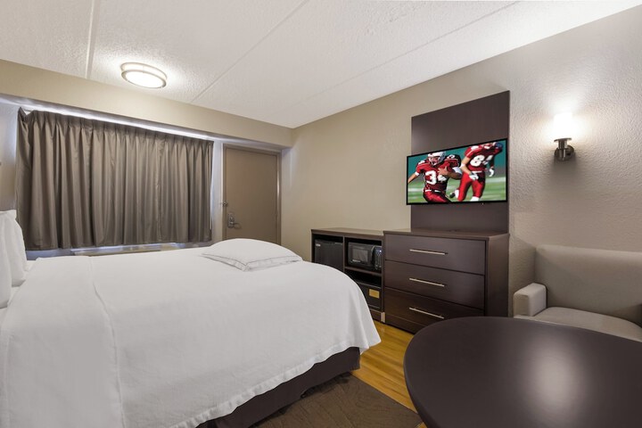 Room 32 of 35