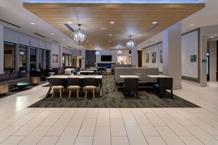 Hotel Interior 10 of 38