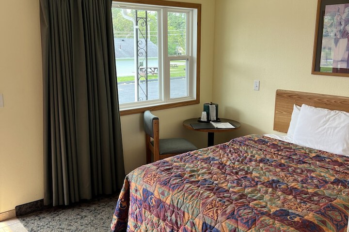 Room 375 of 443