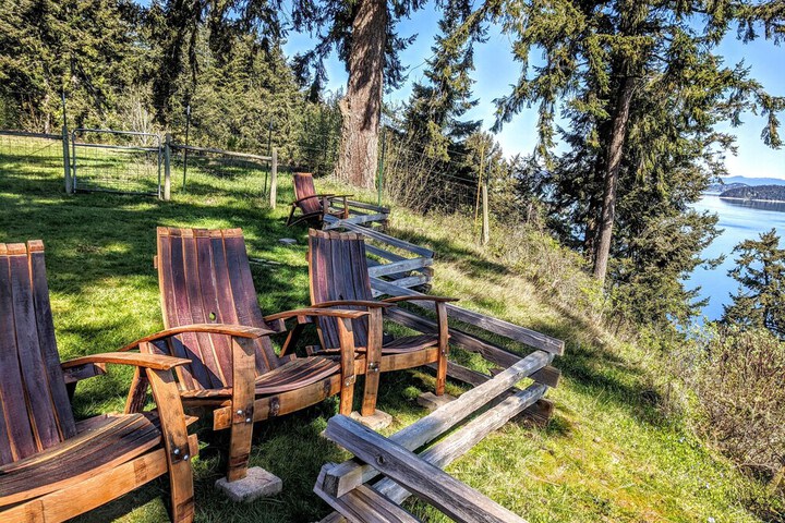 The Bluff on Whidbey B & B