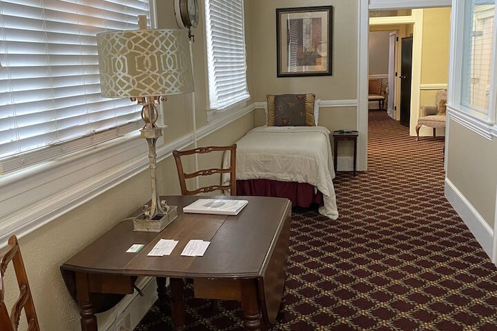 Room 9 of 27