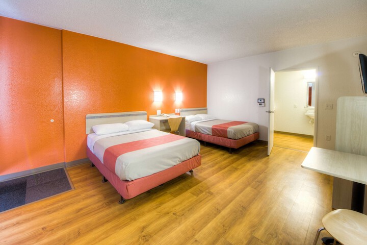 Room 27 of 33