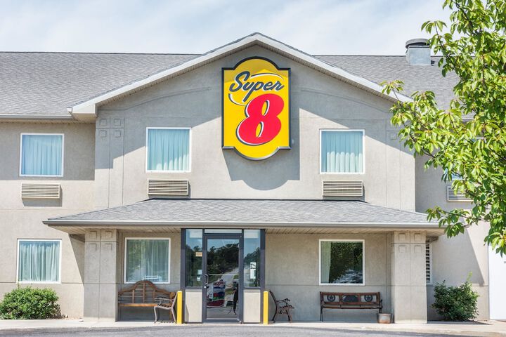 Super 8 by Wyndham Hagerstown / Halfway Area