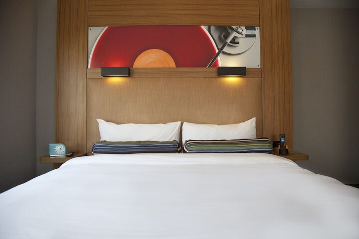 Room 8 of 25