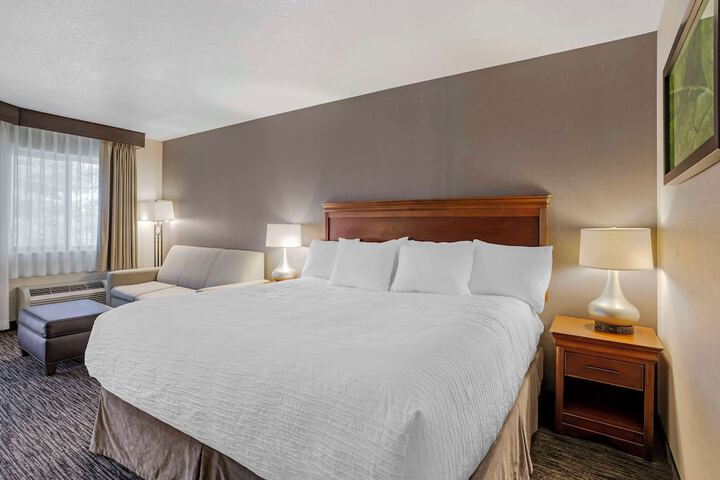 Best Western Plus Landmark Inn
