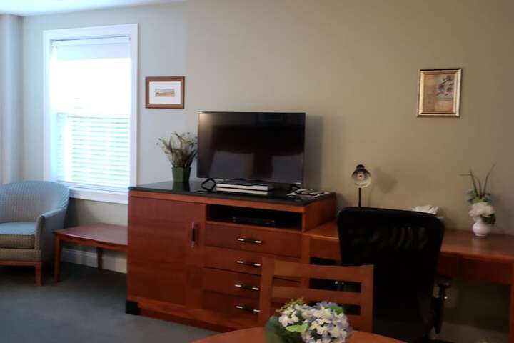 Crescent Suites Hotel