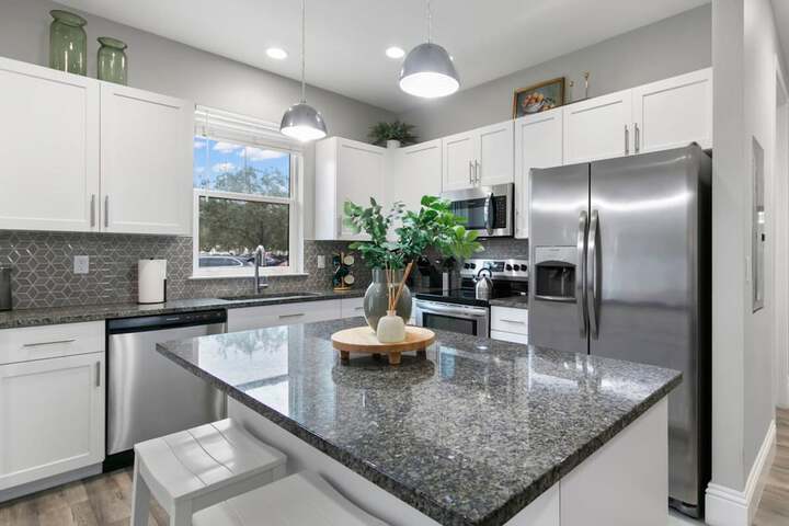 Canopy Cove Stunning 2BR Apt Heart of Downtown