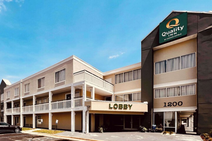 Hotel 2 of 64