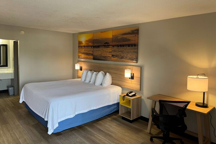 Room 14 of 22