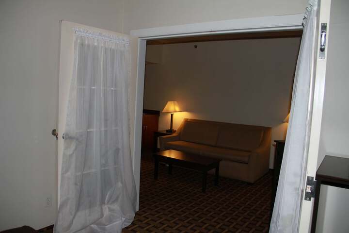 Room 33 of 43