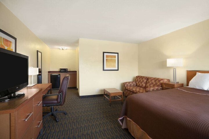 Room 15 of 19