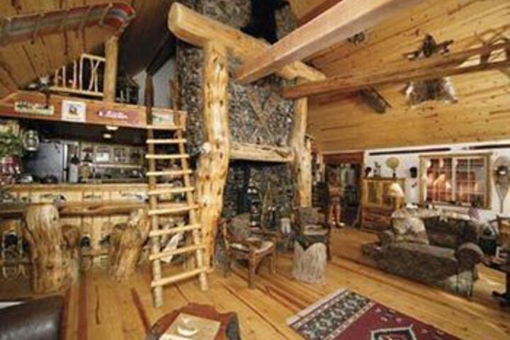 Lost Trail Lodge