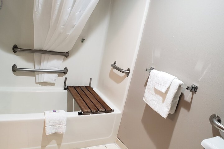 Motel 6 Kewanee IL