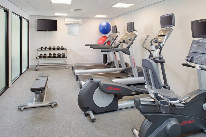 Courtyard by Marriott Manchester - Boston Regional Airport