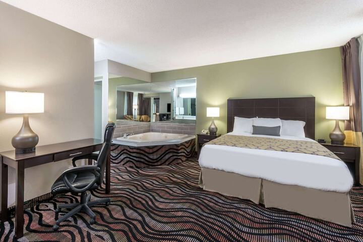 Room 10 of 16