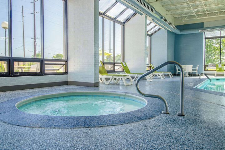 Comfort Inn & Suites Evansville Airport