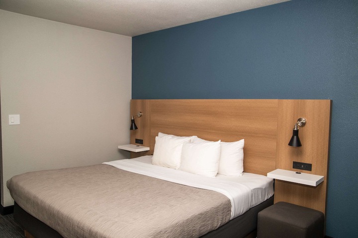 Room 17 of 38