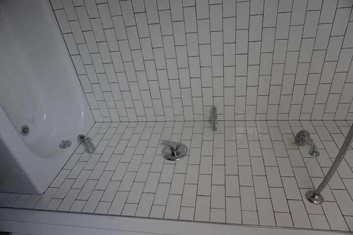Room 12 of 32