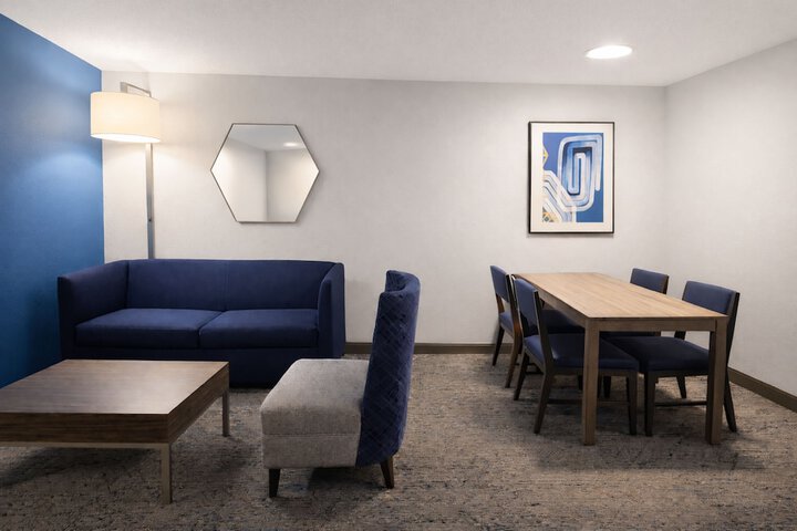 Holiday Inn Express Hotel & Suites St. Paul-Woodbury by IHG