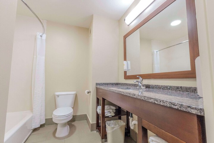 Room 10 of 23