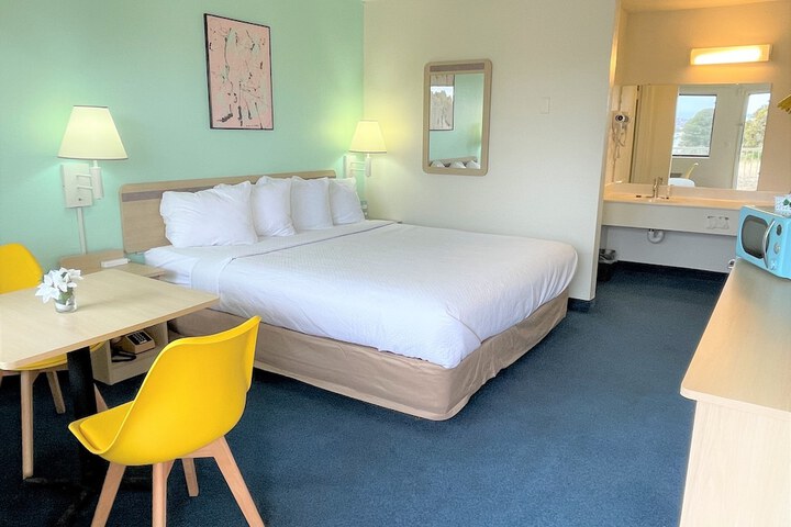 Room 70 of 74