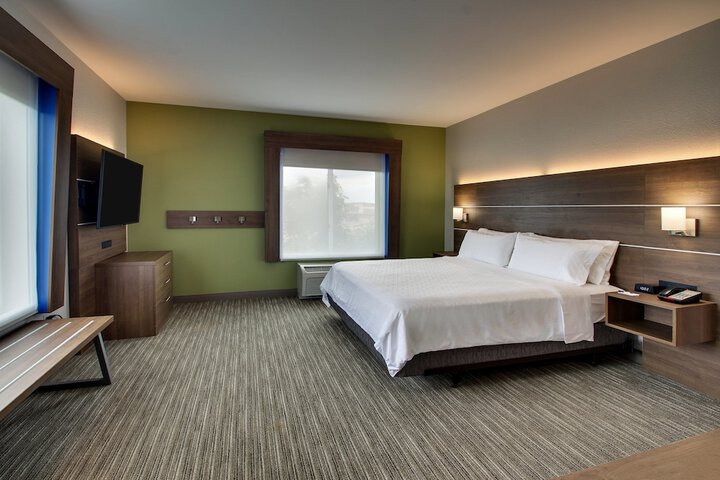 Holiday Inn Express & Suites Waukegan by IHG