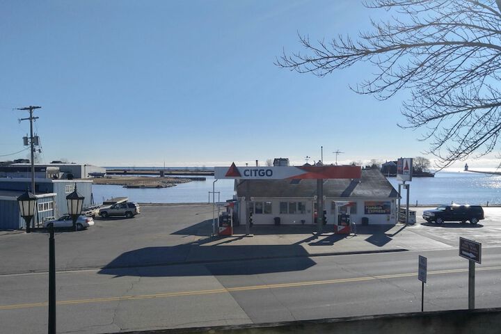 Harbor Lights Lodge