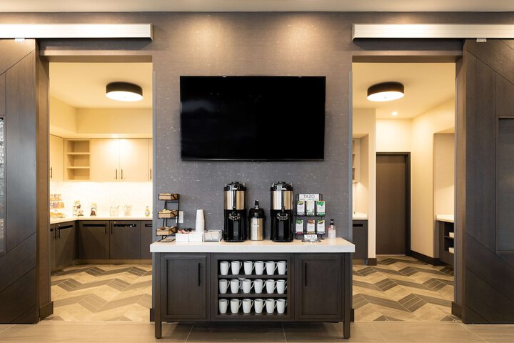 Hyatt House Winnipeg-South / Outlet Collection