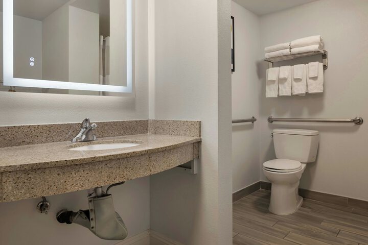 City Express by Marriott Manhattan Beach