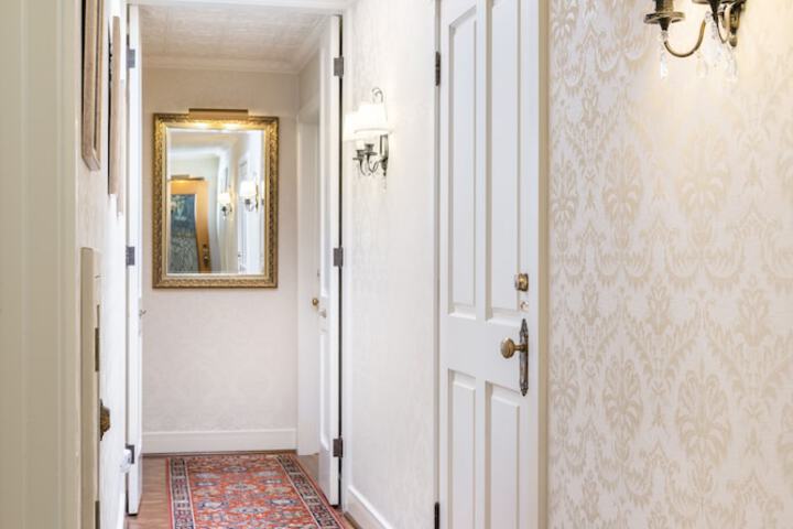 Ballroom/Hall 130 of 144