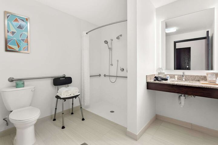 Room 42 of 60