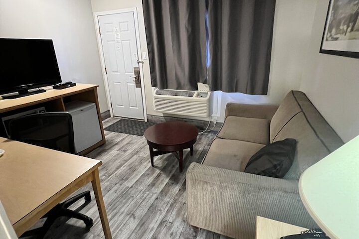 Room 35 of 59