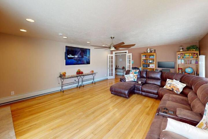 Tacit Shadow Resort Aviator Queen Suite Gym, Coffee Bar, Hot-Tub, Free Laundry, Food Available