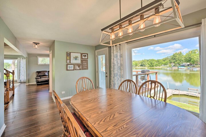 Lakefront Oasis w / Boat Dock Fire Pit, Grill