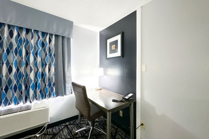 Room 18 of 35