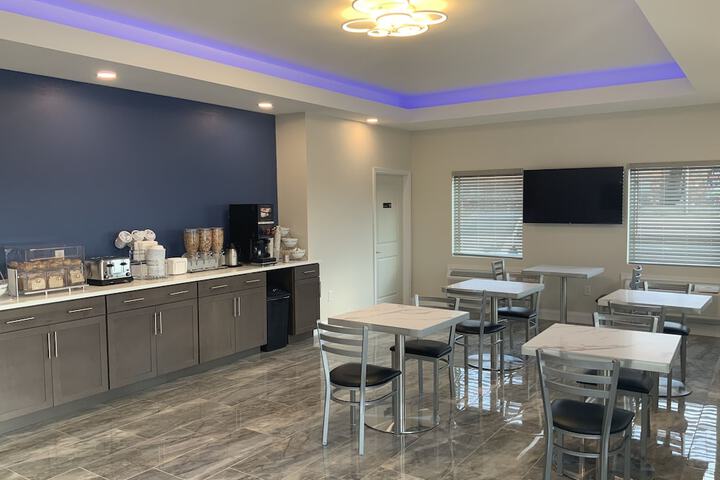 Days Inn by Wyndham Troy IL