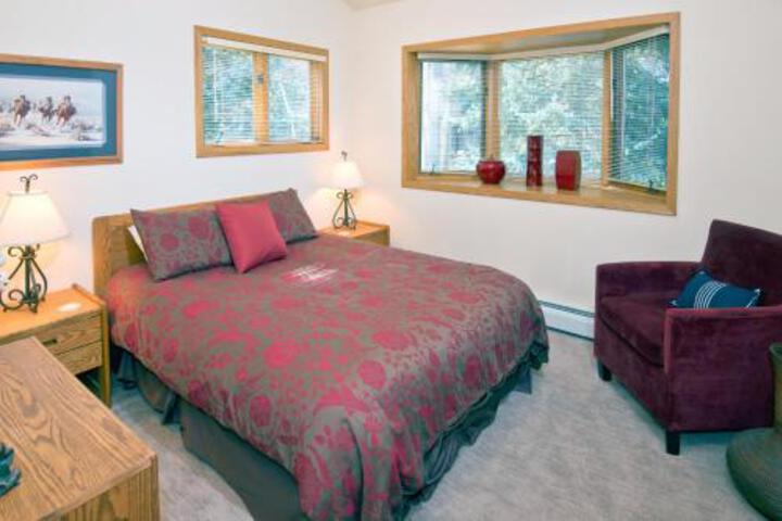 Spacious & Convenient Townhome #61 on the Golf Course